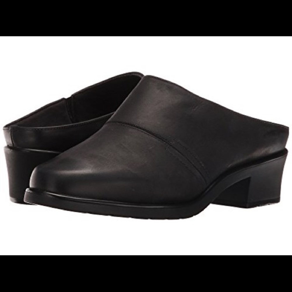 NWT Black Mules in Size 9.5 by Walking Cradles